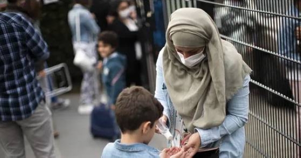 rance confirmed nearly 13,500 new COVID-19 cases over a 24-hour period on Saturday, setting another daily record in the number of infections in the country since the coronavirus pandemic began.