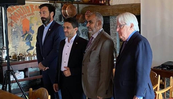Delegates representing the Yemen Government and Ansar Allah with co-chairs of the Supervisory Committee, UN envoy Martin Griffiths (far right) and ICRC Regional Director Fabrizio Carbon (far left), Sept. 27, 2020. — courtesy ICRC