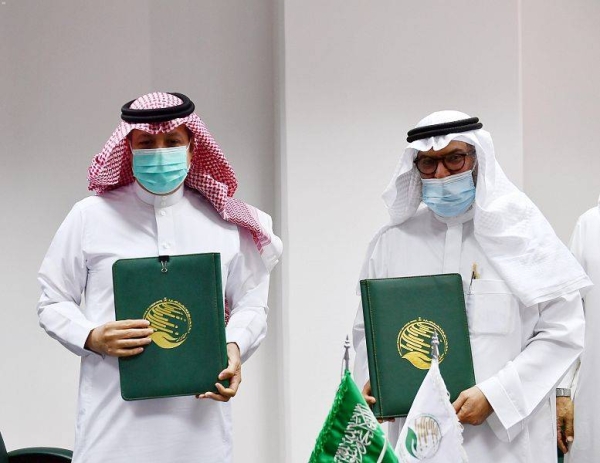 The King Salman Humanitarian Aid and Relief Center (KSRelief) signed on Wednesday an agreement with Al-Basar International Foundation to implement programs to combat blindness in eight countries for the year 2020-2021. — SPA photos
