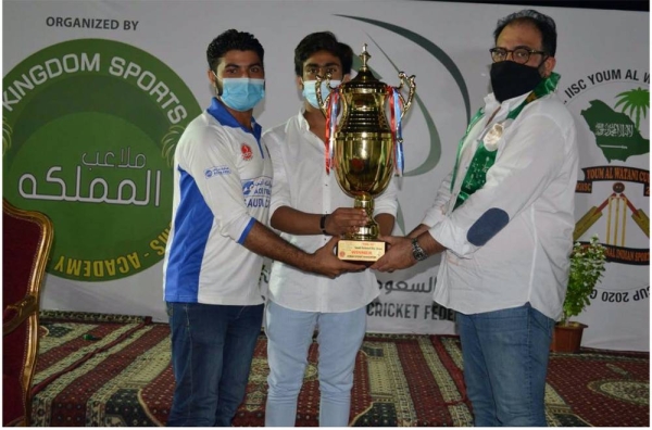 Al Burj Usman receiving CSG Sixes 90th Saudi National Day Cup from Mohammed Amer Khan of SACF and Mohammed Uzair of CSG.
