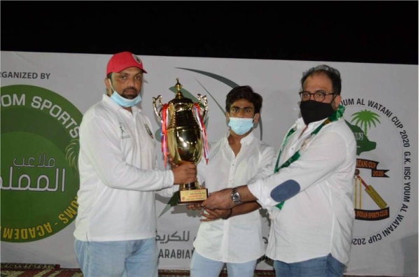 Al Burj Usman receiving CSG Sixes 90th Saudi National Day Cup from Mohammed Amer Khan of SACF and Mohammed Uzair of CSG.
