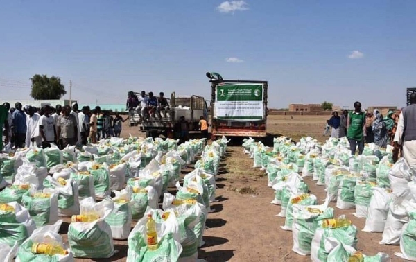 KSrelief has continued its relief activities in Lebanon, distributing loaves of bread to needy families.