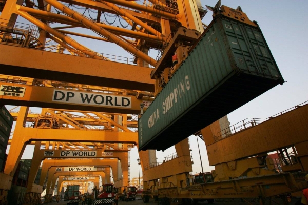 DP World Limited handled 18.3 million TEU (twenty-foot equivalent units) across its global portfolio of container terminals in Q3 2020, with gross container volumes increasing by 3.1 percent year-on-year on a reported basis and up 1.9 percent on a like-for-like basis.— WAM photo