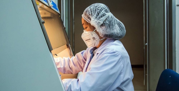 
A laboratory technician works at a health and science centre in Bangkok, Thailand. It is a WHO Collaborating Centre for research and training on viral zoonoses. — courtesy WHO/P. Phutpheng
