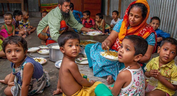 Members of the Korail Bon Bazar Community Centre in Bangladesh, have supported local families during the COVID-19 pandemic. — courtesy UN-Habitat/Kirsten Milhahn
