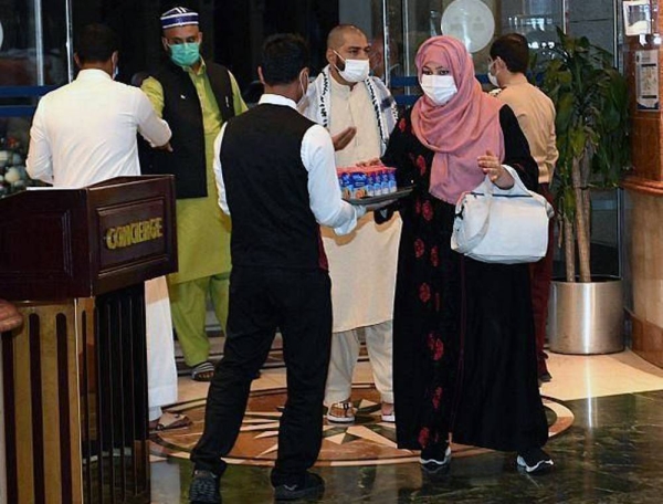 The first batch of Umrah pilgrims from abroad arrived in Madinah Monday, after performing Umrah rituals.