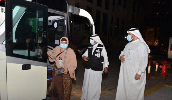 The first batch of Umrah pilgrims from abroad arrived in Madinah Monday, after performing Umrah rituals.