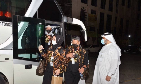 The first batch of Umrah pilgrims from abroad arrived in Madinah Monday, after performing Umrah rituals.