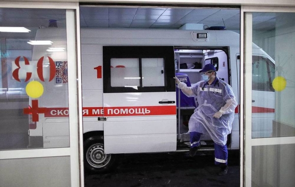  An ambulance crew arrives at a temporary medical facility established for COVID-19 patients at Moscow City Clinical Hospital No 15 (Filatov Hospital). — courtesy Sergei Bobylev/TASS