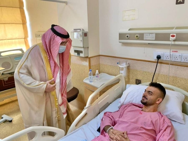 Prince Mishal visits the injured in Jeddah attack