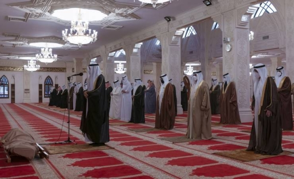 Bahrain’s King Hamad bin Isa Al-Khalifa and Crown Prince Salman Bin Hamad Al-Khalifa along with senior members of the royal family, senior officers of the Bahrain Defense Force, Interior Ministry, and National Guard performed the funeral prayer. — BNA photo