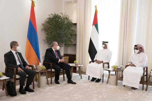 Crown Prince of Abu Dhabi Sheikh Mohamed bin Zayed Al Nahyan, who is also the deputy supreme commander of the armed forces in the United Arab Emirates, received on Sunday Armenian President Armen Sarkissian, who was on an official visit to the UAE. — WAM photo