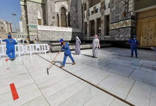 The Presidency has provided more than 4,000 cleaning workers who are present around the clock, working in four shifts, in the Grand Mosque.