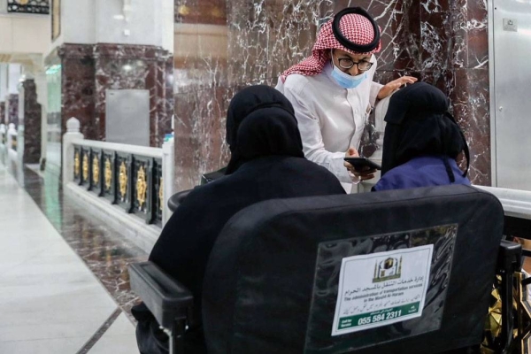 The General Presidency for the Affairs of the Two Holy Mosques has tasked around 50 young Saudi women staff to serve women Umrah pilgrims and visitors to the Grand Mosque.