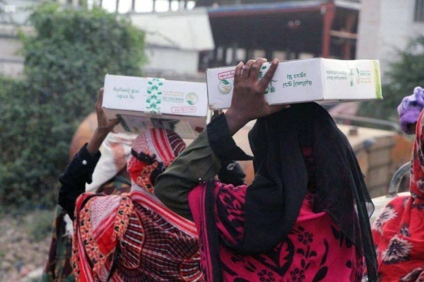 KSrelief distributed 3,285 cartons of dates to the most needy families and the displaced people in Lahij and Taiz Governorates.