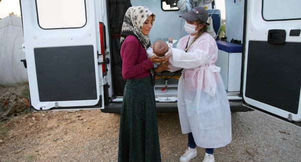 
A UNFPA health mobile team assists Syrian refugees in Adana, Turkey. — courtesy UNFPA