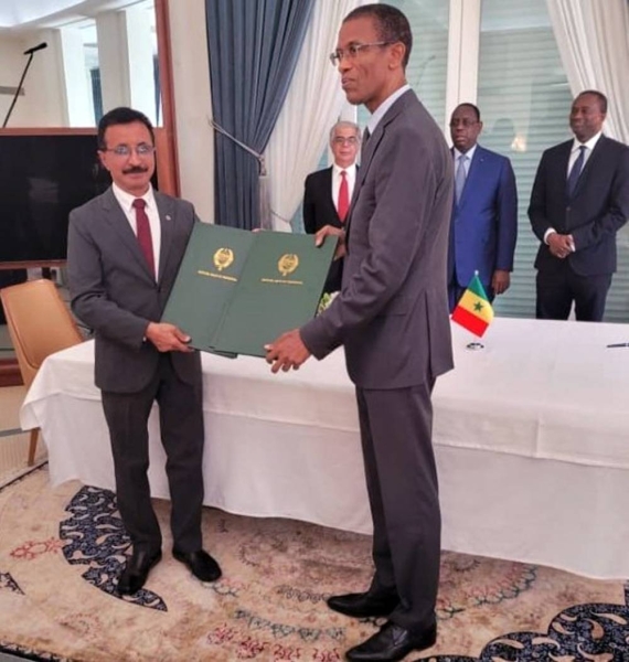 Left to right: Group Chairman and CEO Sultan Ahmed Bin Sulayem and Minister of Fisheries and Maritime Economy of Senegal Alioune Ndoye.