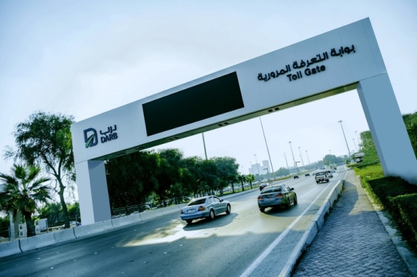 ITC confirmed the use of 4 toll gates on the bridges leading to Abu Dhabi city, namely Sheikh Zayed Bridge, Sheikh Khalifa bin Zayed Bridge, Al Maqta Bridge, and Mussafah Bridge. A fee of 4 dirhams will be charged each time a vehicle crosses any of the mentioned gates during peak hours from Saturday to Thursday (from 7:00 a.m. to 9:00 a.m, and from 5:00 p.m. to 7:00 p.m). — WAM photo