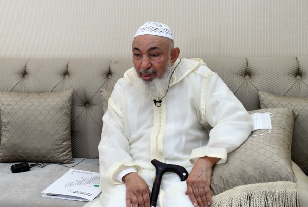 Shaikh Abdullah Bin Bayyah, chairman of the United Arab Emirates' Fatwa Council, received on Monday the first dose of the COVID-19 vaccine, in support of the country's efforts to contain the spread of the virus. — WAM photos