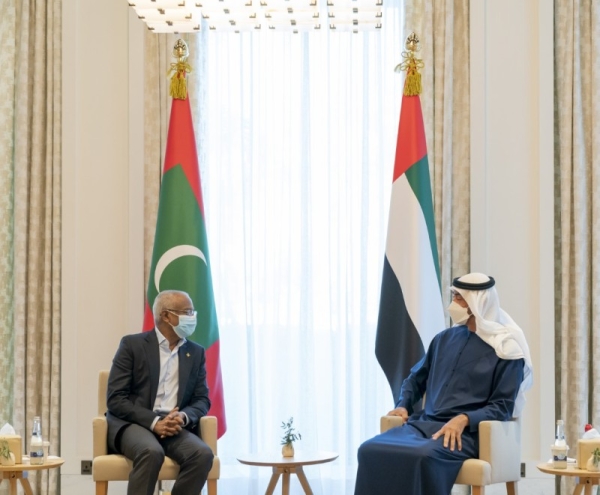 Abu Dhabi Crown Prince Sheikh Mohamed bin Zayed Al Nahyan, who is also the deputy supreme commander of the United Arab Emirates' armed forces, received on Monday President of Maldives Ibrahim Mohamed Saleh, who is currently visiting the country, at the Beach Palace here.