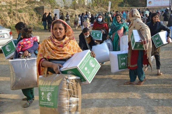 The King Salman Humanitarian Aid and Relief Center (KSrelief) concluded on Tuesday the project to distribute winter bags in Pakistan. — SPA photos
