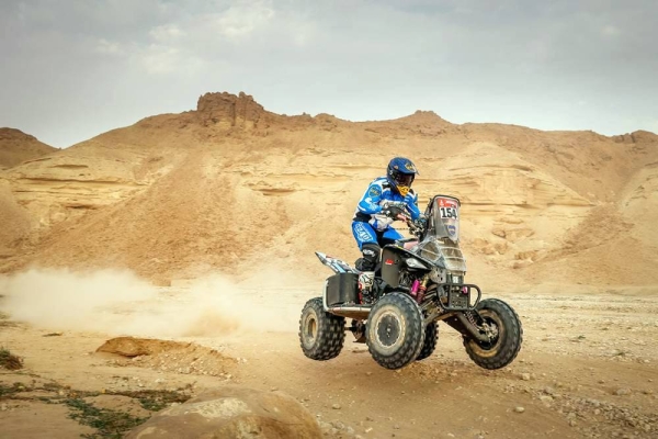 South African, Giniel de Villiers bounced back from a tough start to the 2021 Dakar Rally to win Thursday’s fifth stage, as Stephane Peterhansel extended his overall lead at the top over Nasser Al-Attiyah with Henk Lategan retiring from the rally after his factory Toyota was involved in an accident just 20km into the stage.