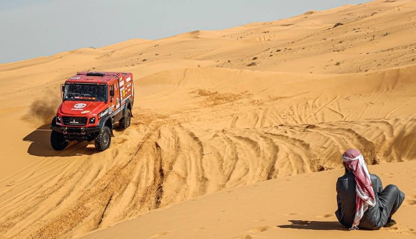 Reigning champion Carlos Sainz rebounded strongly with a dominant win on Friday’s Dakar Rally stage from Al Qaisumah to Hail. 