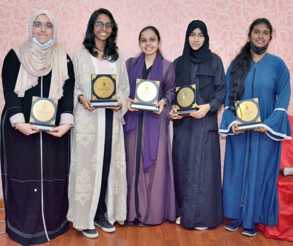 Winners of the GGI TALENT LAB news report writing competition pose for a photo with guests and organizers of the event.
