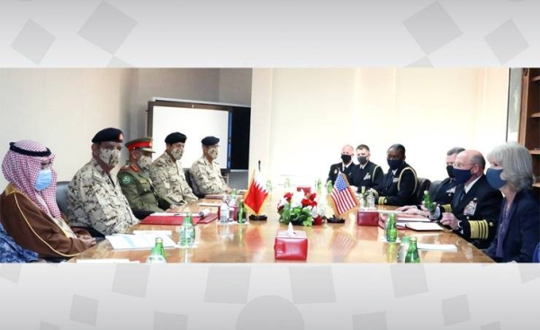 Commander-in-Chief of the Bahrain Defense Force (BDF) Field Marshal Shaikh Khalifa bin Ahmed Al Khalifa met on Thursday with the US Chief of Naval Operations Admiral Mike Gilday. — BNA photo