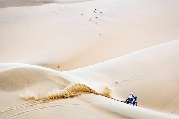 Keen action in the 2021 Saudi Dakar Rally with Stéphane Peterhansel in the lead from Nasser Al-Attiyah.