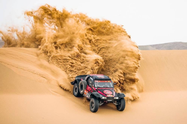 Keen action in the 2021 Saudi Dakar Rally with Stéphane Peterhansel in the lead from Nasser Al-Attiyah.