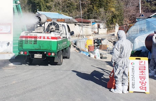 Officials disinfect the area surrounding a duck farm in Jinju, 434 kilometers south of Seoul, on Jan. 9, 2021. — courtesy Yonhap