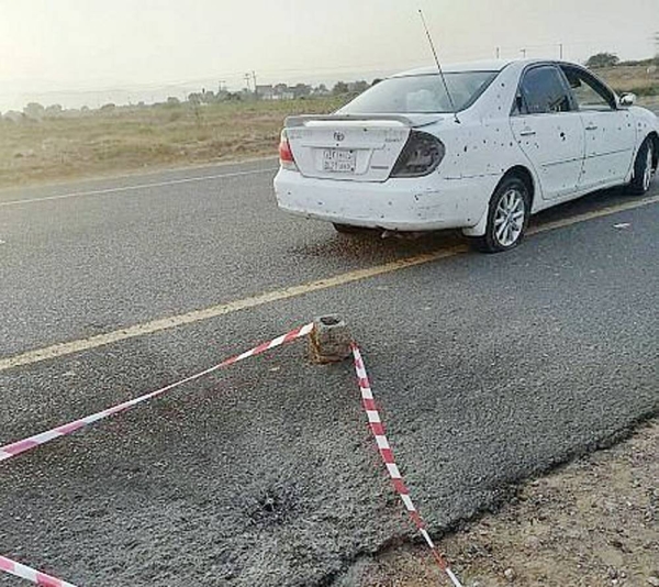 A military projectile launched by the Iran-backed Houthi terrorist militia from inside Yemen fell in a border village in Al-Arda Governorate in Jazan Region, injuring three civilians.