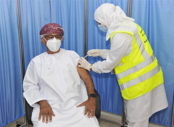 Oman's Health Minister Dr. Ahmed Mohammed Al-Sa’eedi reaffirmed that no side-effects were reported among recipients of the first dose, noting that the number of doses stood at 38,900. — ONA photo