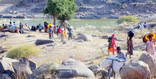 Ethiopian refugees, fleeing clashes in the country's northern Tigray region, cross the border into Hamdayet, Sudan, over the Tekeze river. — courtesy UNHCR/Hazim Elhag