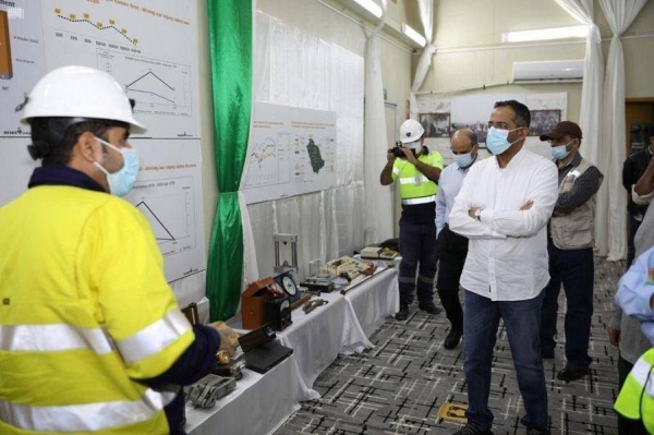 Industry minister inspects oldest, largest gold mine and factory in Saudi Arabia