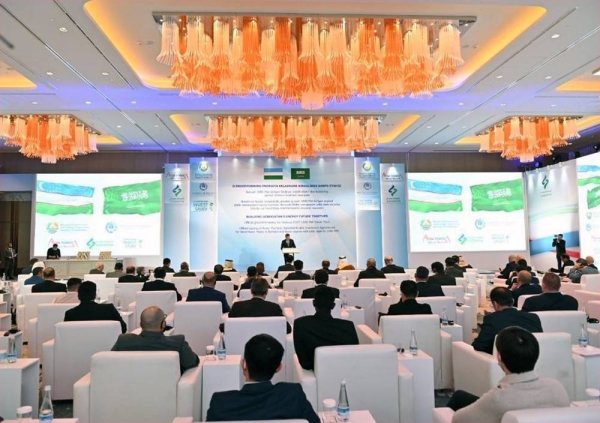 From left to right, Alisher Sultanov, energy minister of Uzbekistan; Mohammad Abunayyan, chairman of ACWA Power.