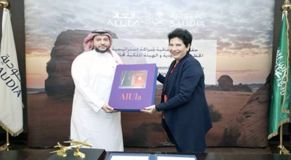 Melanie de Souza (RCU) and Hazem Sonbol (Saudia) during the signing ceremony on Tuesday.