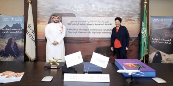 Melanie de Souza (RCU) and Hazem Sonbol (Saudia) during the signing ceremony on Tuesday.