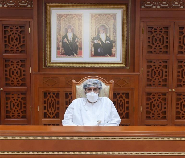 The move, which came into force on Thursday, was taken by the country’s supreme committee responsible for tackling the COVID-19 pandemic on Wednesday a meeting headed by Minister of Interiror Sayyid Hamoud Faisal Al-Busaidi. — ONA photo
