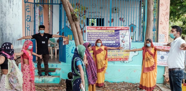 Dr. Neeraj , a UN Children’s Fund (UNICEF) Consultant, demonstrates hand sanitizing techniques and the benefits of social distancing at Mamta Diwas (VHND) at Chanota Fadia, AW Baria, Gujarat, India. — courtesy UNICEF/Panjwani