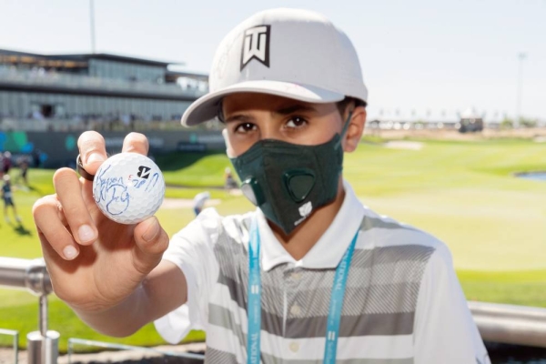 Nasser Altorki, 14, and Khalid Almodaimeegh, 10, with their souvenirs (courtesy Golf Saudi).
