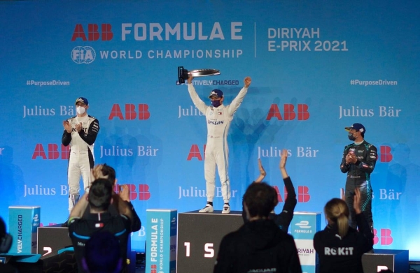 Mercedes' De Vries wins Forumla E's first night race in Diriyah