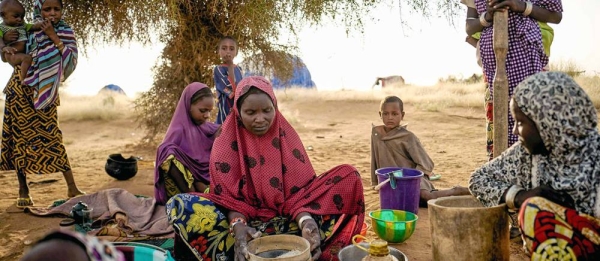 Displaced women prepare food at an informal camp in Bagoundié, Mali. — courtesy UNOCHA/Michele Cattani