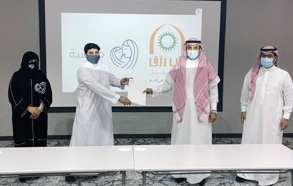 The MoU was signed at the headquarters of Bab Rizq Jameel Microfinance in Jeddah, in the presence of its Executive Director Abdulrahman Al Fehaid, and Jaleesa Executive Director Mohammed Al Damais.