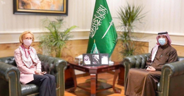 The president of the Saudi Human Rights Commission (HRC), Awwad Al-Awwad, met at his office here on Wednesday with Chargé d'Affairs of the United States Embassy in Riyadh Martina Strong.
