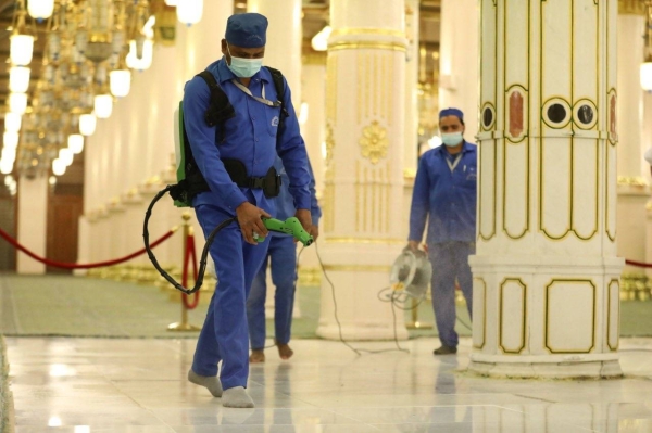 Over 1,400 workers participate in sterilization operations in Prophet’s Mosque