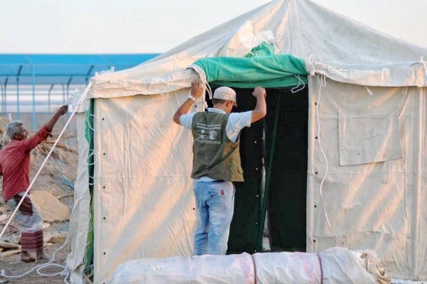KSrelief has distributed shelter materials, including nine tents, several blankets, sleeping bags and rugs, to displaced people Aden Governorate, Yemen.