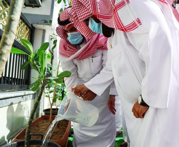 Al-Sudais opens initiative to afforest squares surrounding Grand Mosque