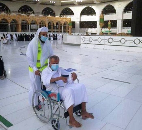 The Presidency for the Affairs of the Two Holy Mosques has attracted volunteers and volunteer organizations, to provide services to worshipers and visitors of the Grand Mosque.